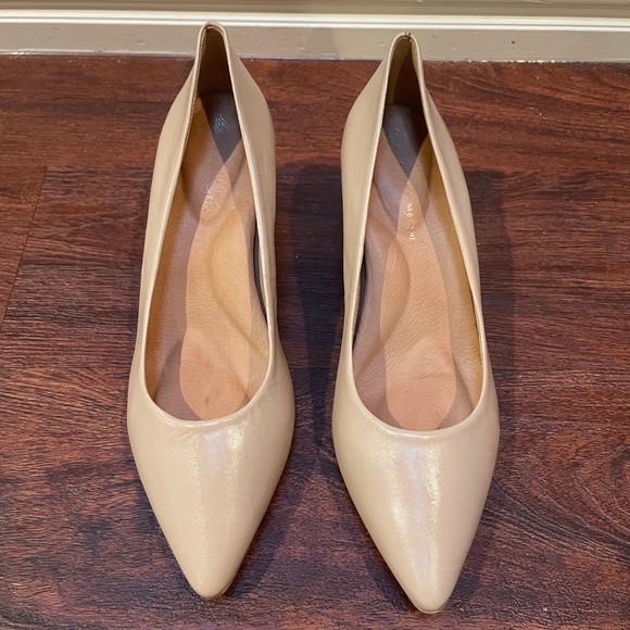 ANTONIO MELANI TAN HEELS - Picture 3 of 6